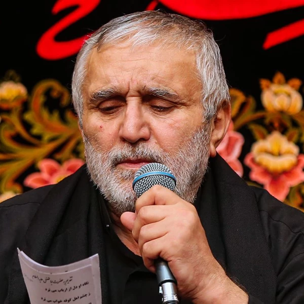 تصویر حاج منصور ارضی - پرچم