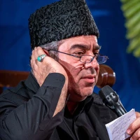 او رشک حور بود و تمنّای خود نداشت