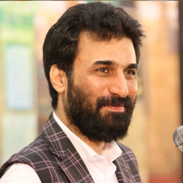تصویر صابر خراسانی - لذت دنیاست در پیمودن فرسنگ‌ها