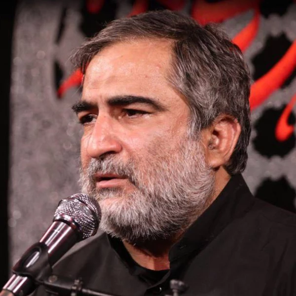 تصویر حاج جواد حیدری - آستین به دهن گریه می‌کند