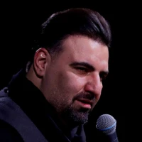 هر چند که کوچک است دستش