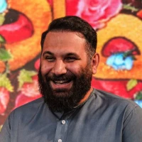 او را سزد به خلق امیری و رهبری